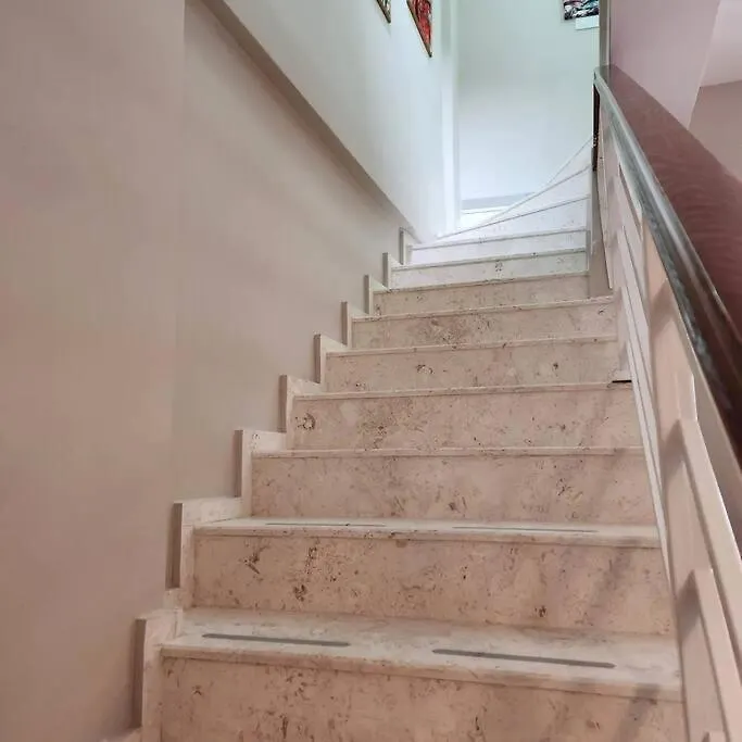 펜션 Traumhaus Mitten In Der City 60 Meter Zum Meer 쿠사다시